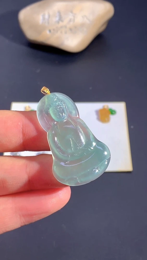 颈饰18K金镶嵌翡翠