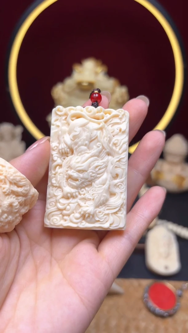 象牙果金钱貔貅 牌