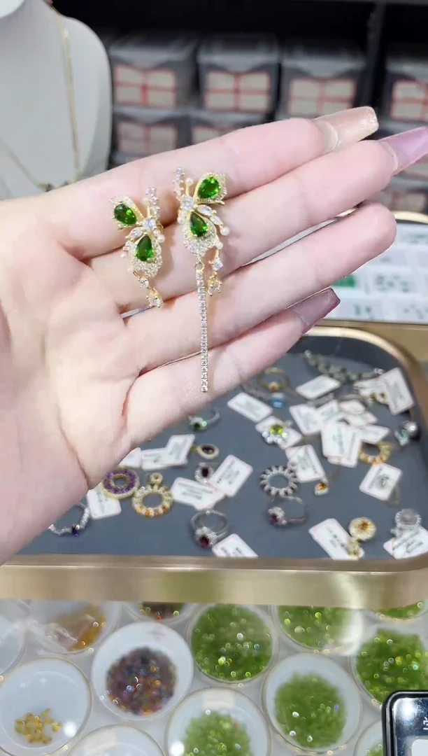 耳钉透辉石银S925镶嵌天然宝石