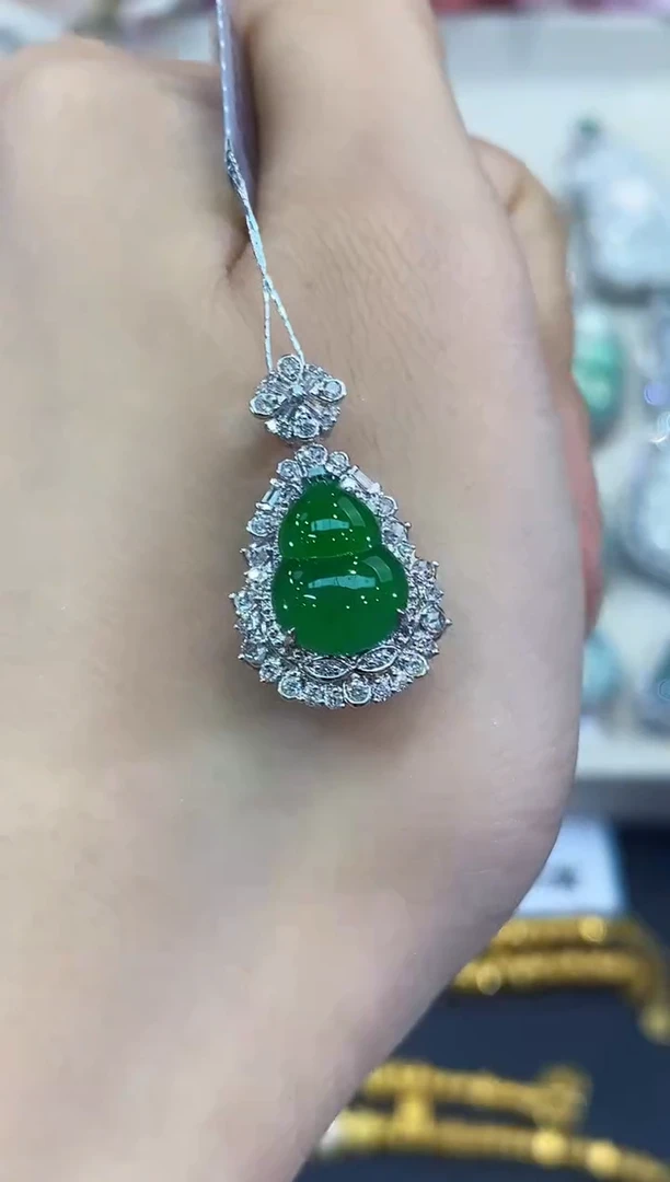 吊坠(不含链)18K金镶嵌翡翠B102
