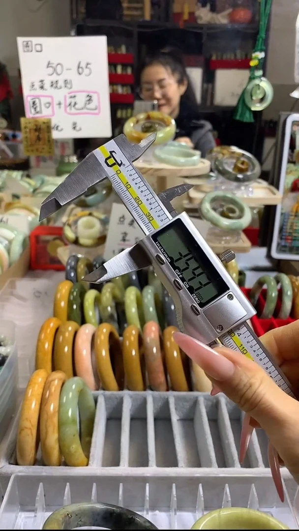 未镶嵌岫玉手镯r****肉10 补拍