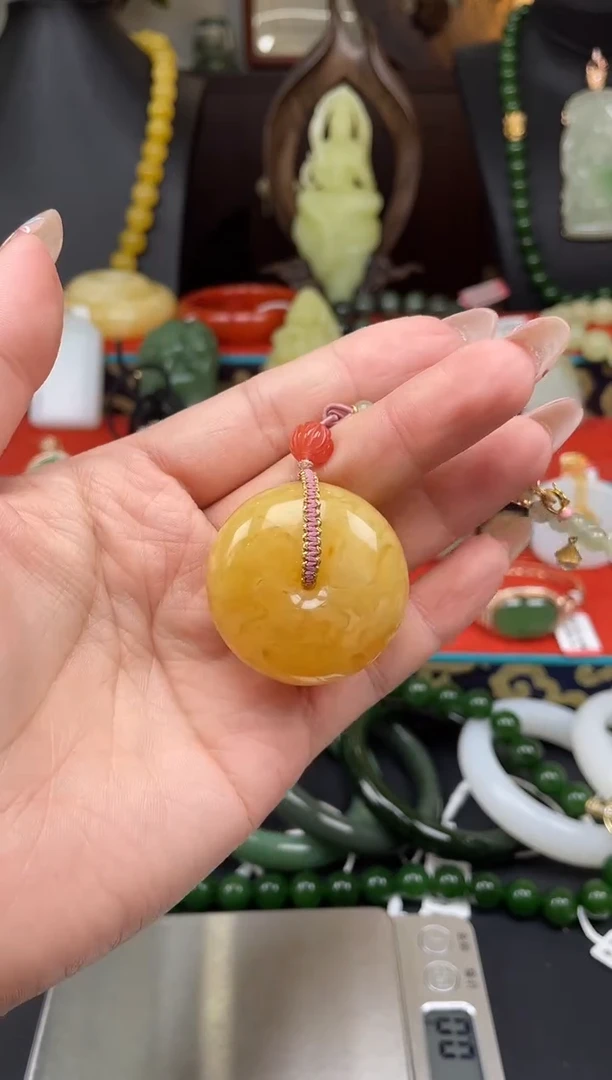 未镶嵌颈饰蜜蜡吊坠