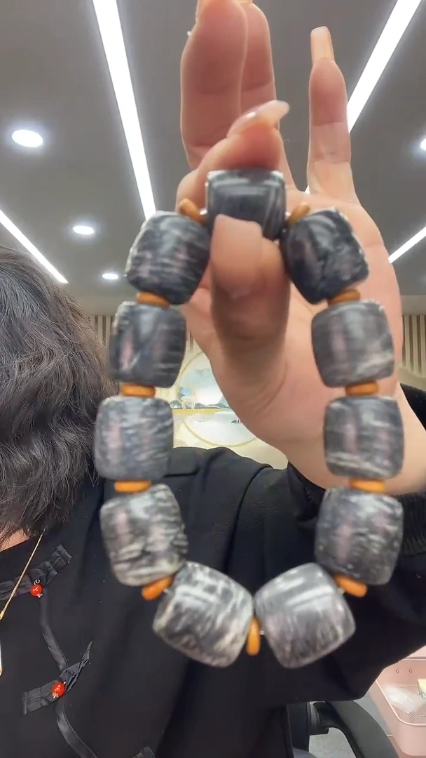 未镶嵌透闪石质玉挂件手串