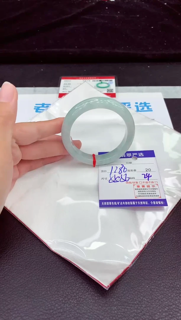 翡翠手镯未镶嵌1