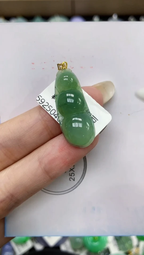 颈饰18K金镶嵌翡翠11111111111