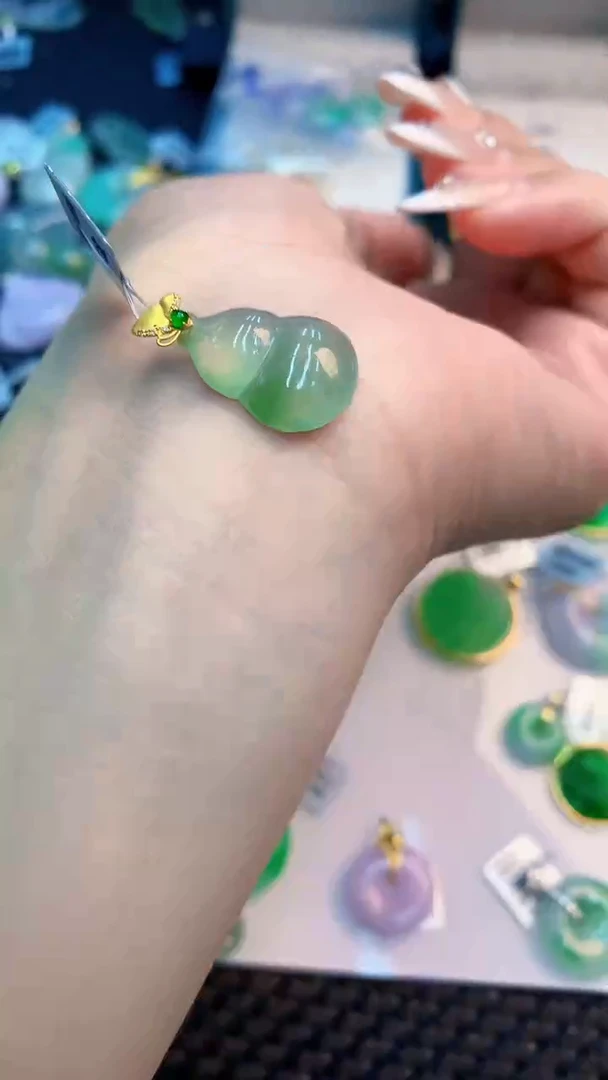 翡翠18K金镶嵌吊坠(不含链)1