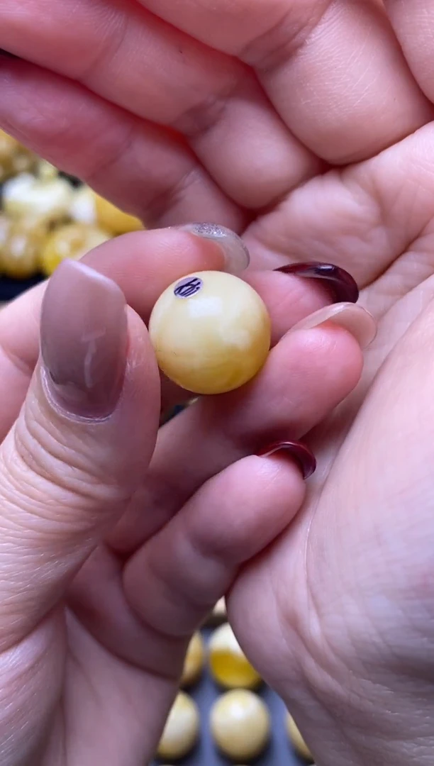 【闪购商品】琥珀裸石未镶嵌月.26