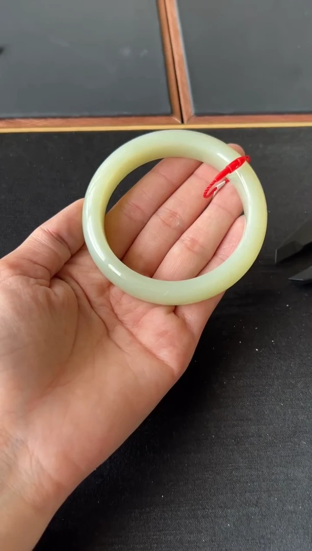 【闪购商品】和田玉手镯未镶嵌且末微色差迪克兰62