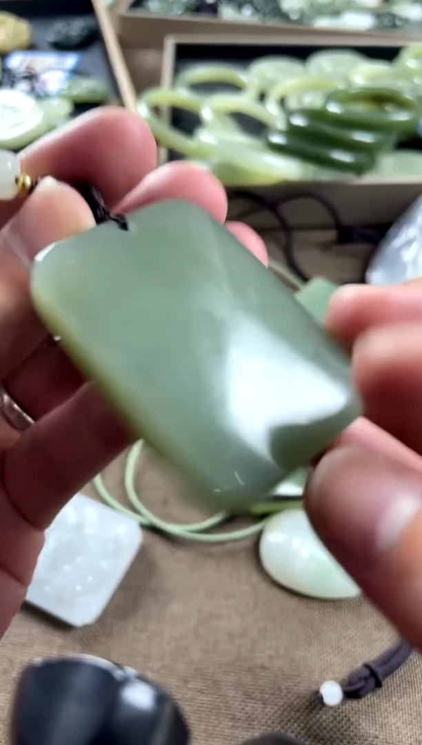 颈饰未镶嵌和田玉无事牌