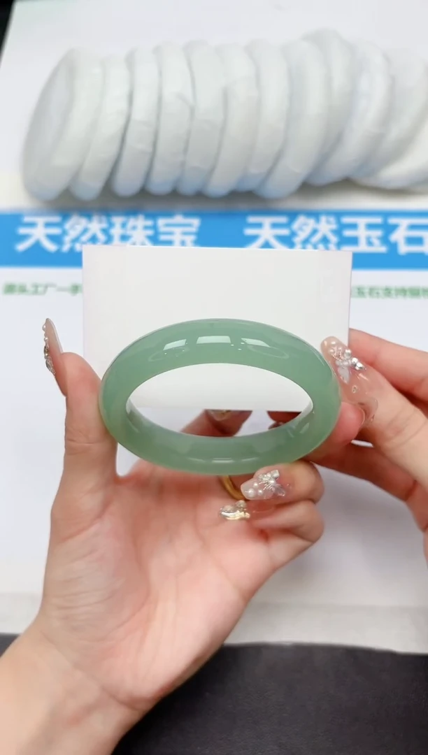 未镶嵌手镯石英质玉39-56.2