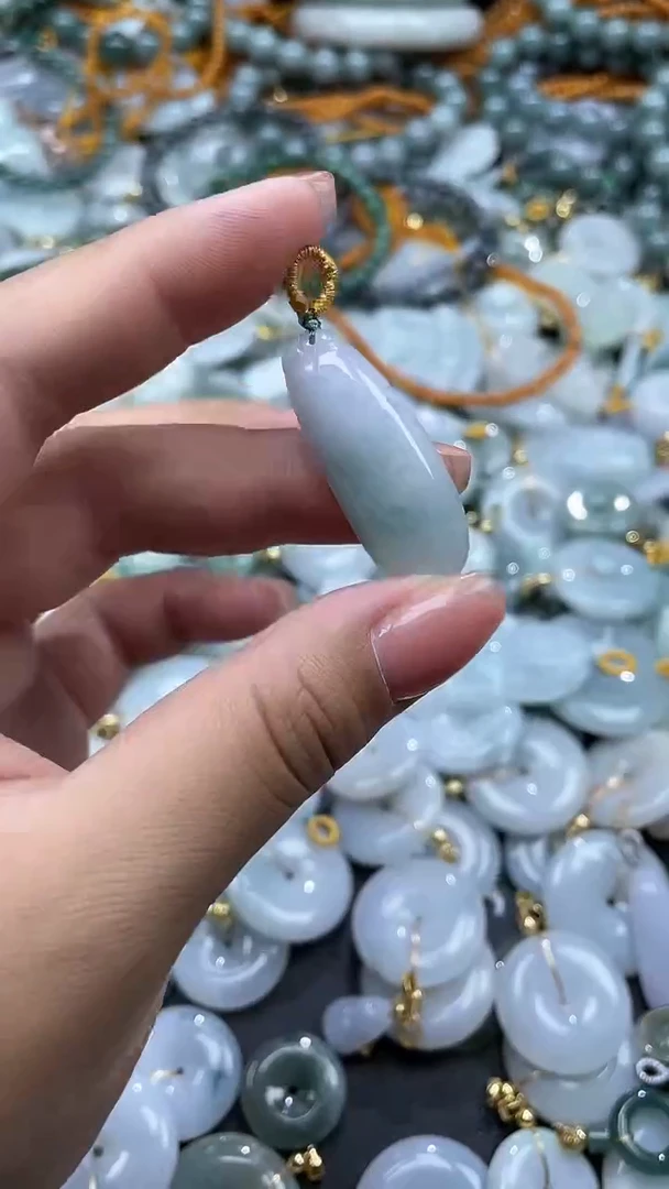 翡翠未镶嵌颈饰01873