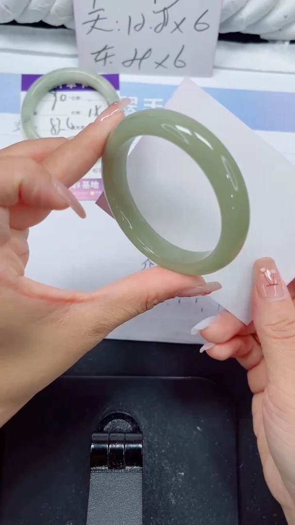 未镶嵌手镯石英质玉91-54