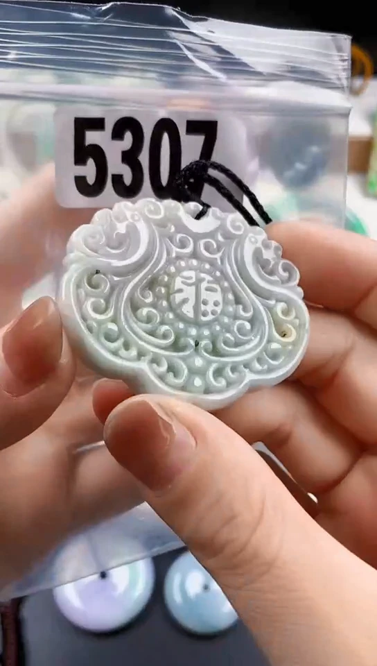 颈饰未镶嵌翡翠天然翡翠吊坠挂件