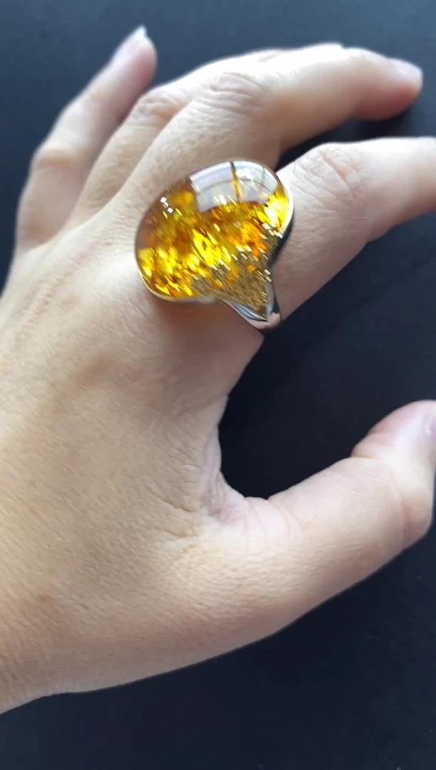 裸石琥珀未镶嵌戒指