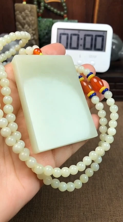 和田玉未镶嵌颈饰做**人 做个俗人王