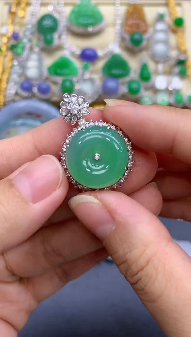 颈饰18K金镶嵌翡翠302-中国好珍宝