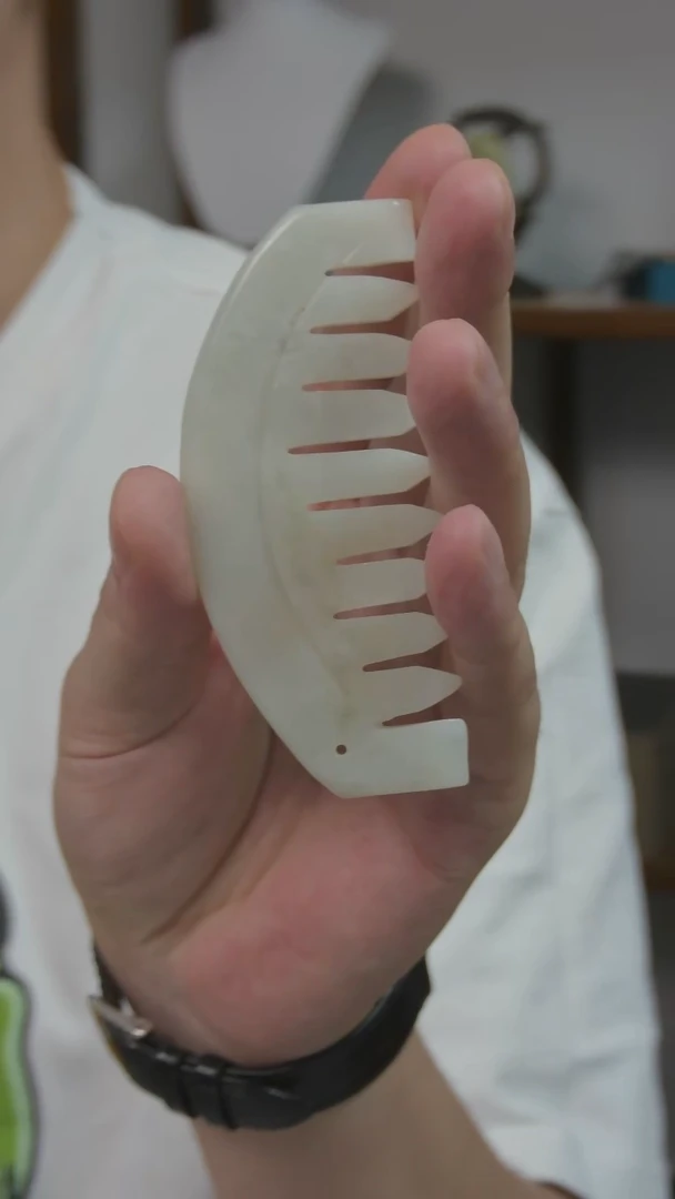 岫玉未镶嵌子梳子