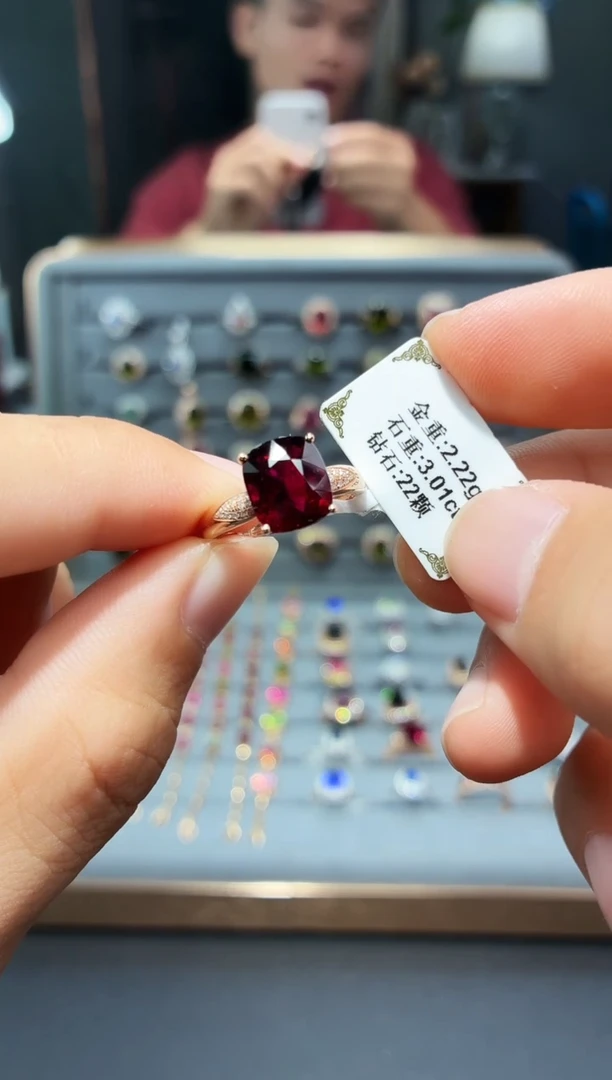 18K金镶嵌戒指碧玺3.01.