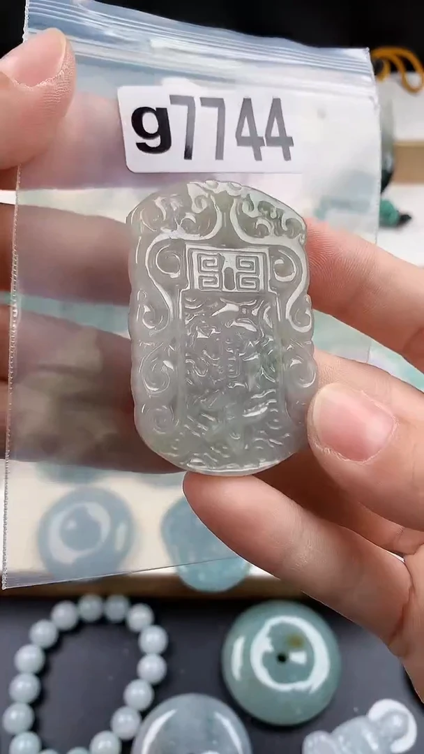 颈饰未镶嵌翡翠天然翡翠吊坠挂件