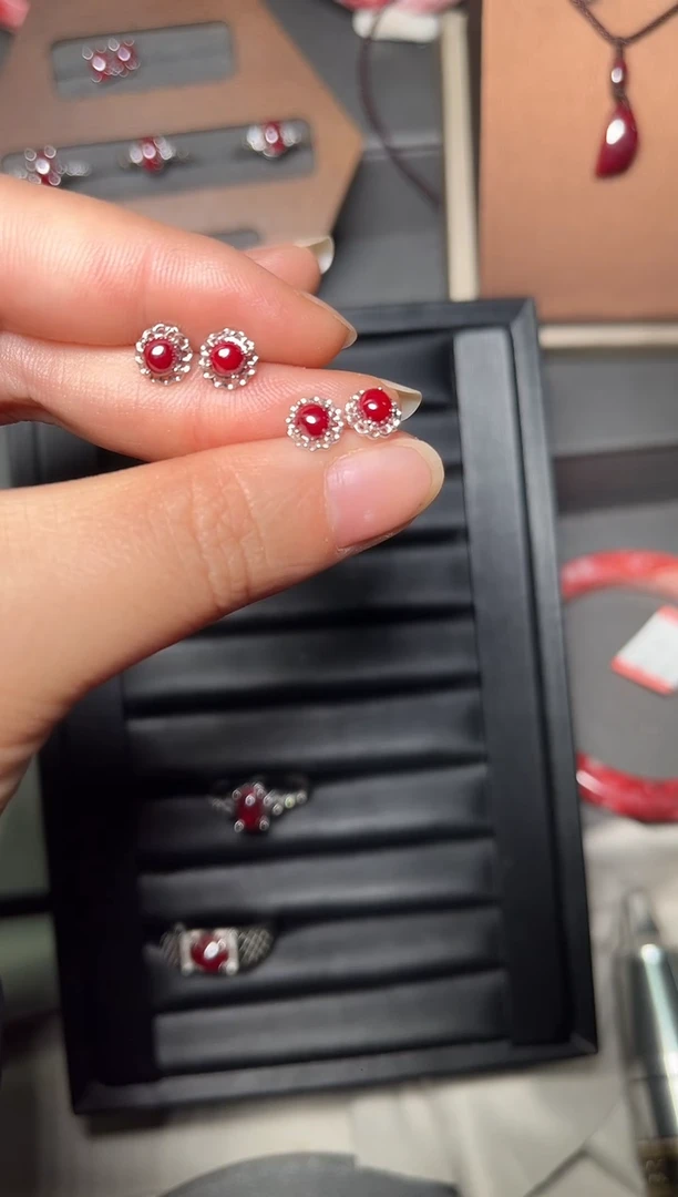 天然辰砂朱砂镶嵌S925银晶体女太阳花耳钉121702