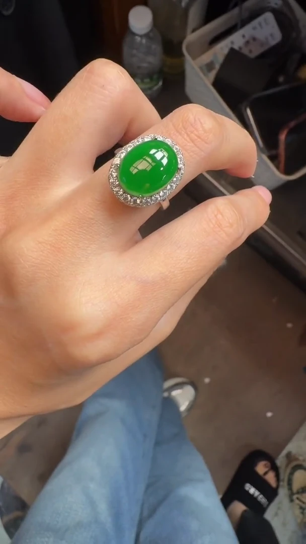 未镶嵌定制翡翠翡翠A货有轻微色差属于正常现象，戒指多样性发货1