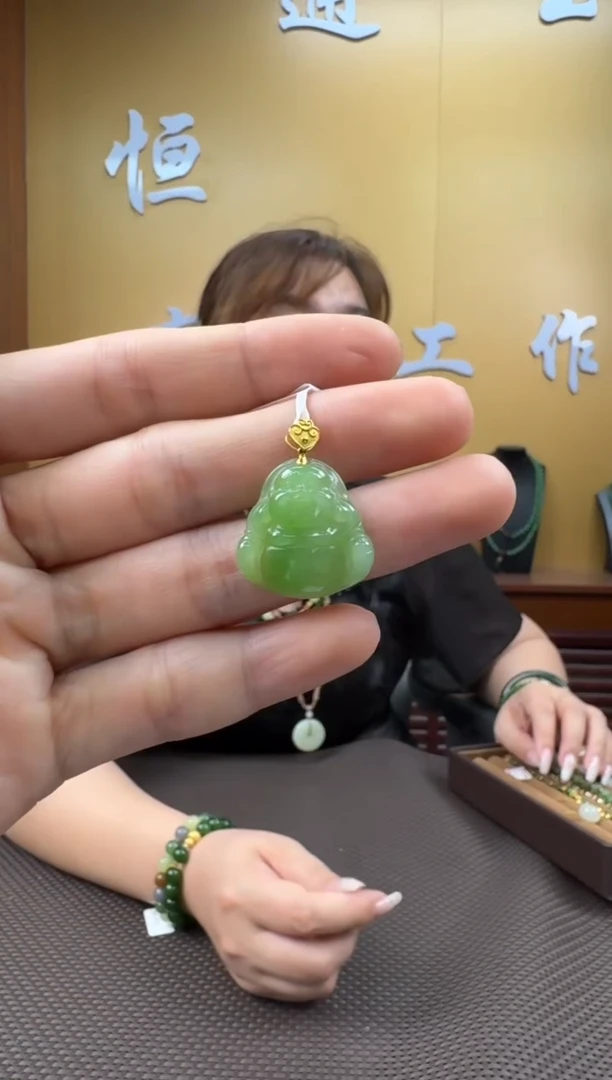 和田玉18K金镶嵌颈饰挂件