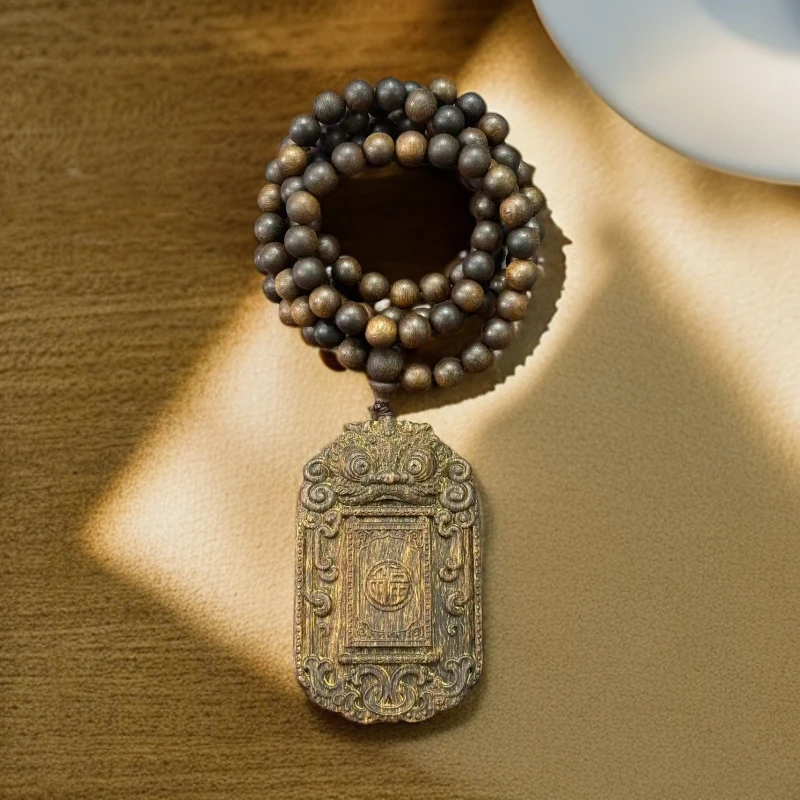 F36 昆仑梅格沉香吊坠