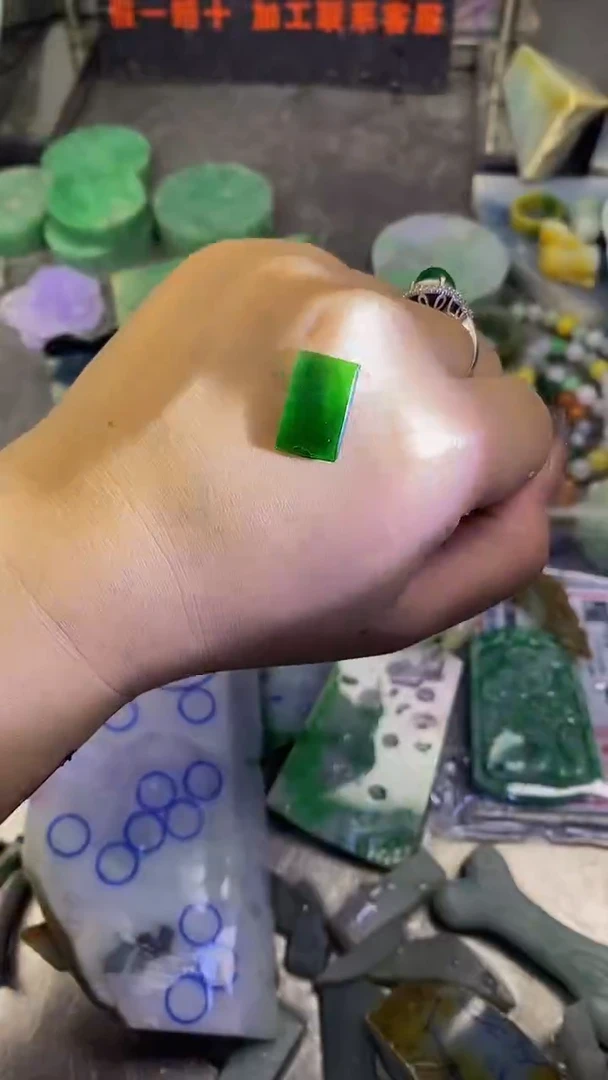 翡翠散珠未镶嵌天然面点翡翠A货331