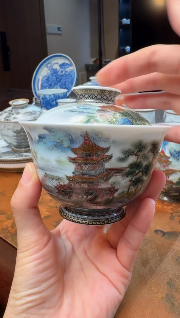 旺*手绘粉彩岳阳楼盖碗