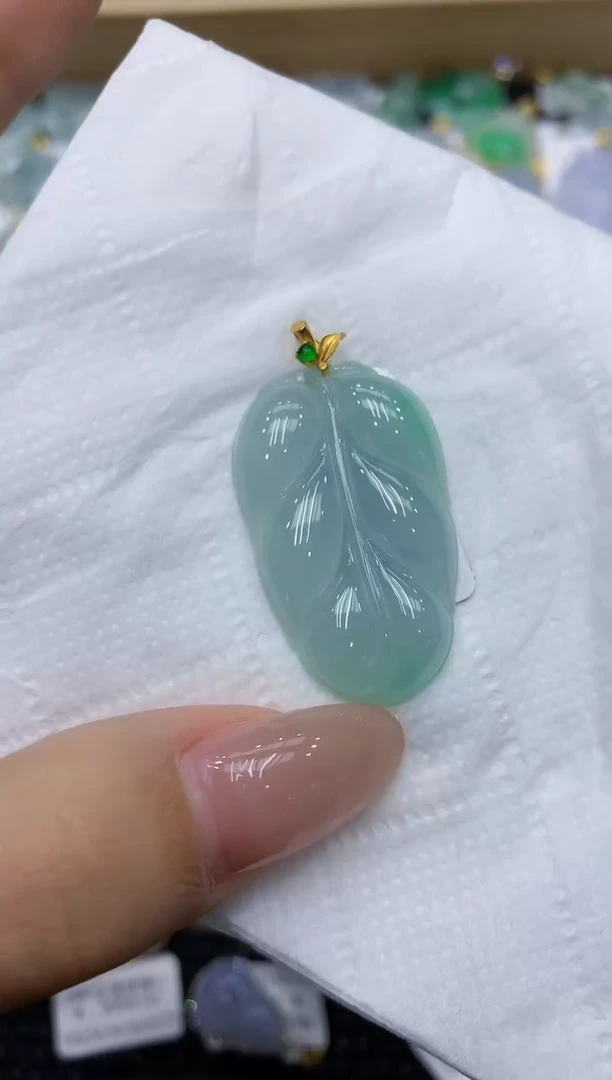 翡翠18K金镶嵌颈饰111111111111