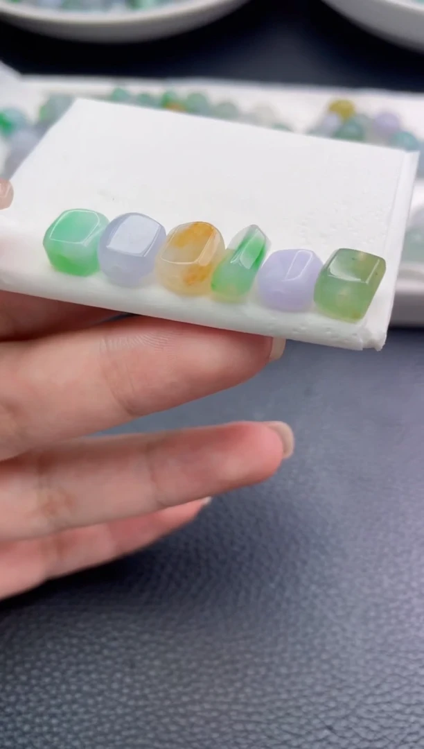 定制翡翠未镶嵌小****朵珠子