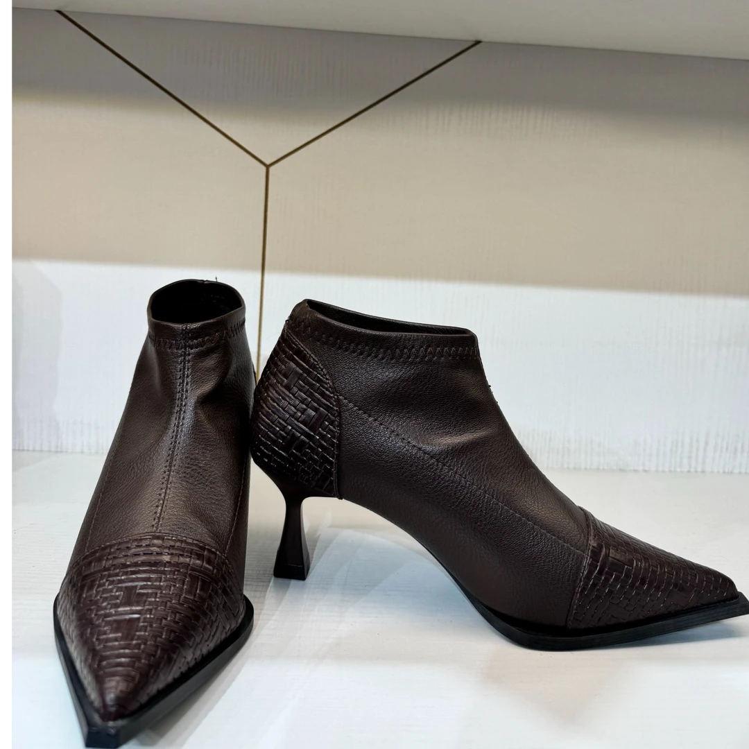 【新疆包邮】爆款短筒中跟鞋气质 时尚 百搭 细跟 单里 网红款女鞋