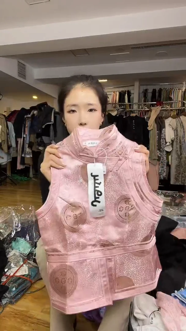 马甲       M码       80-105斤