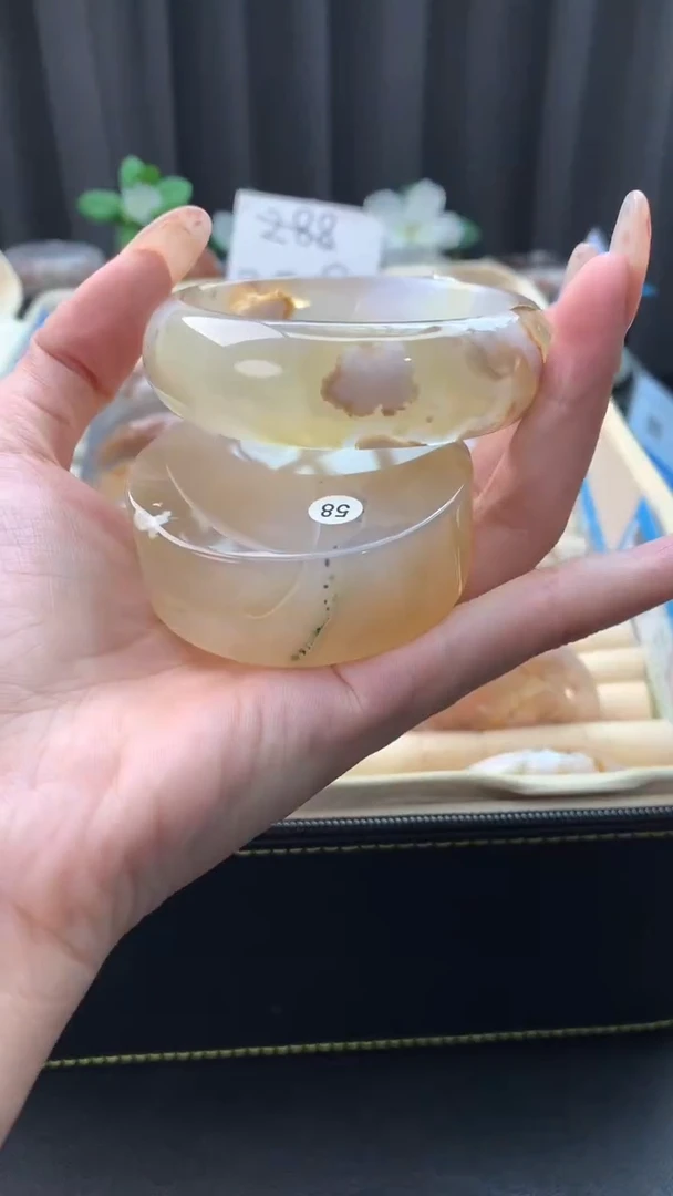 未镶嵌手镯石英质玉（58圈口）赠送镯心