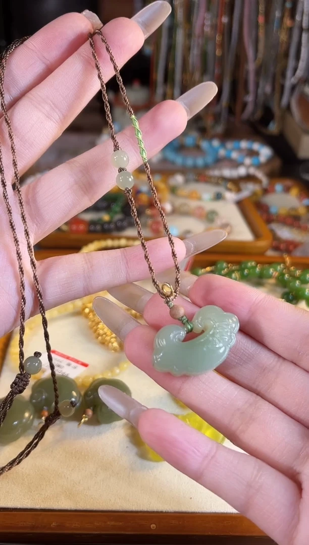 【闪购商品】和田玉吊坠(不含链)银S925镶嵌多样性发货其一