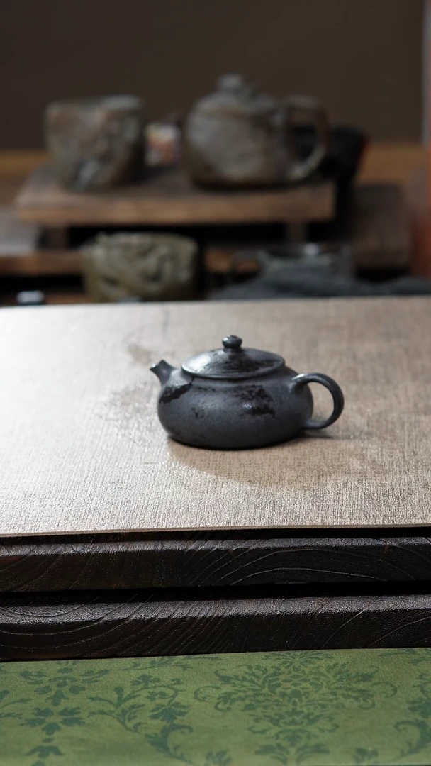 中式归玉堂冰碛岩重工雕刻小寒江壶