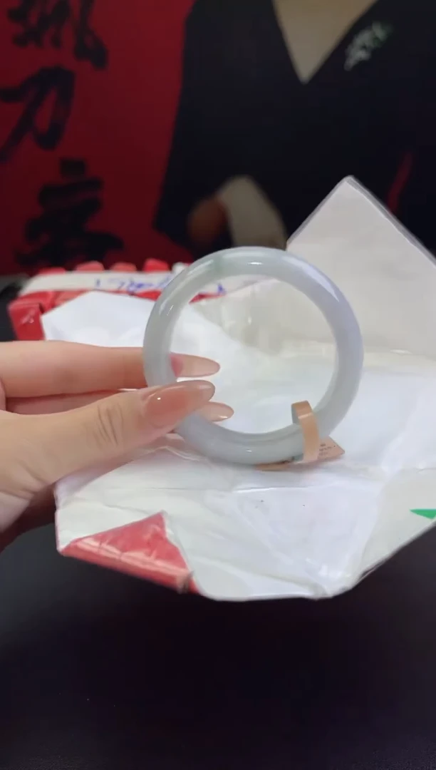 【闪购商品】翡翠手镯未镶嵌3翡翠手镯(微瑕）