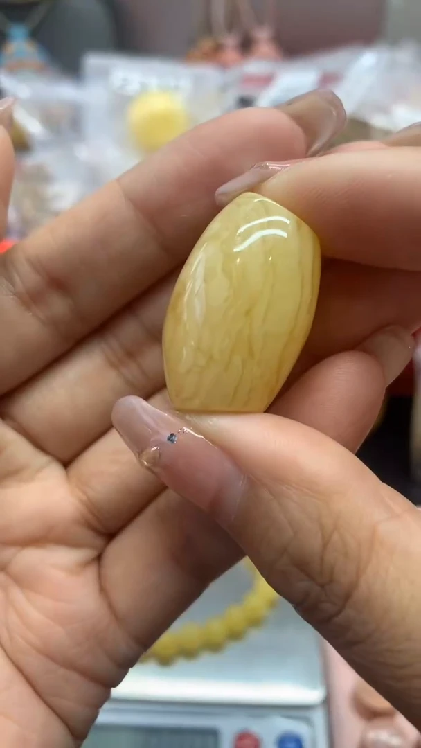 未镶嵌琥珀珠宝奇石113