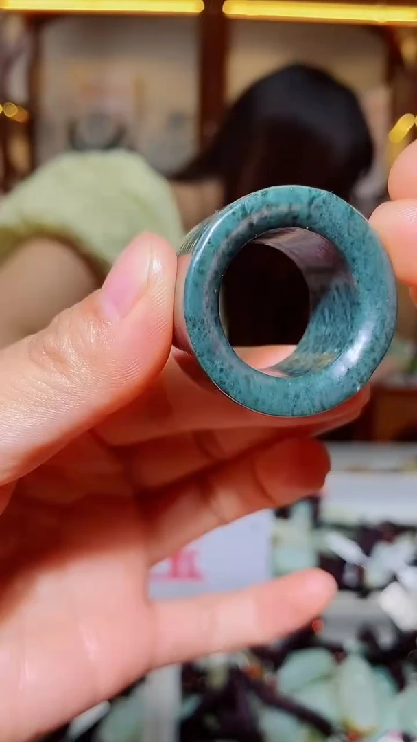 和田玉未镶嵌颈饰1