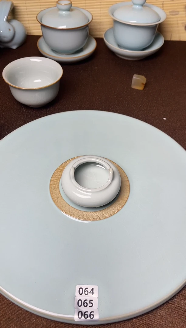 一品一价-瑕云雾月白釉纯手工小香炉