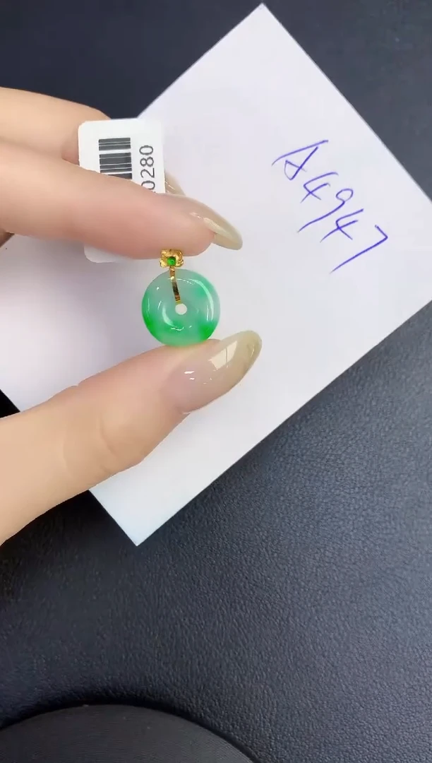 翡翠18K金镶嵌颈饰缅甸天然翡翠A货