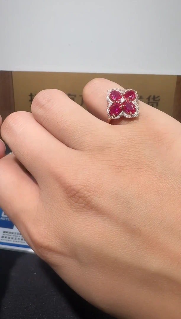 18K金镶嵌戒指红宝石994