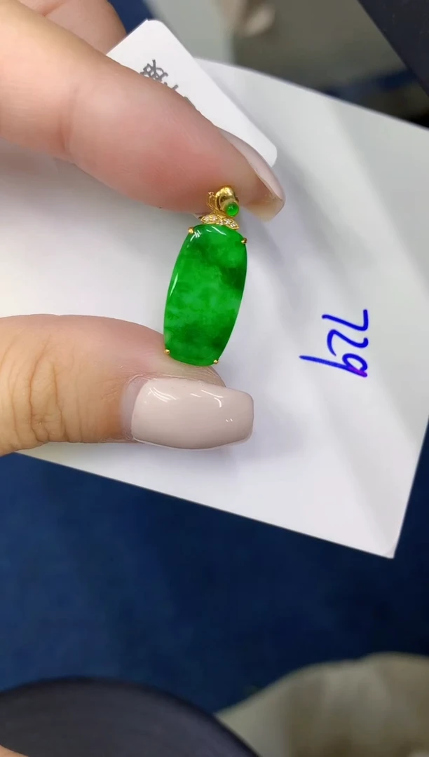 颈饰18K金镶嵌翡翠缅甸天然翡翠A货