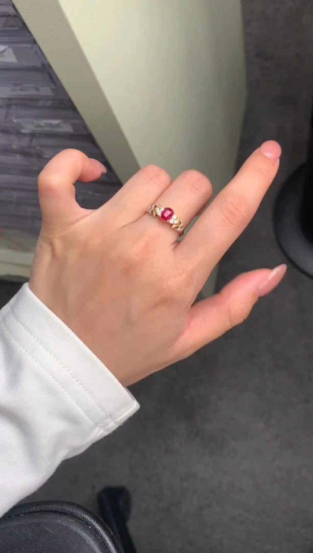 18K金镶嵌戒指红宝石0.64 ct红宝石 定制 FH
