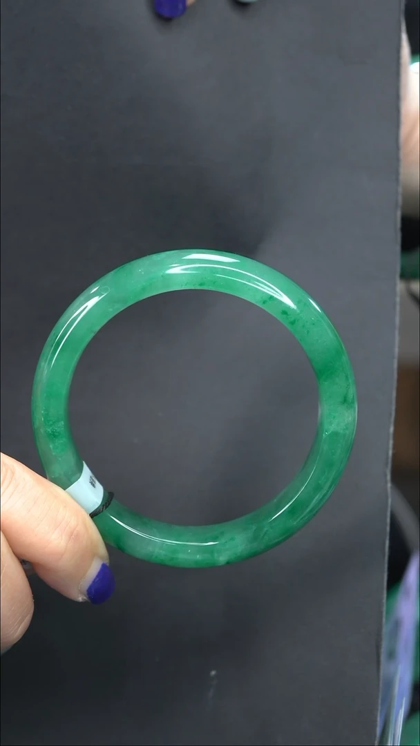 石英质玉（非洲翠）手镯未镶嵌60