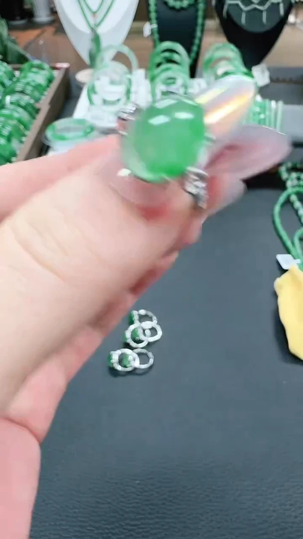 未镶嵌1石英质玉（非洲翠）/1716