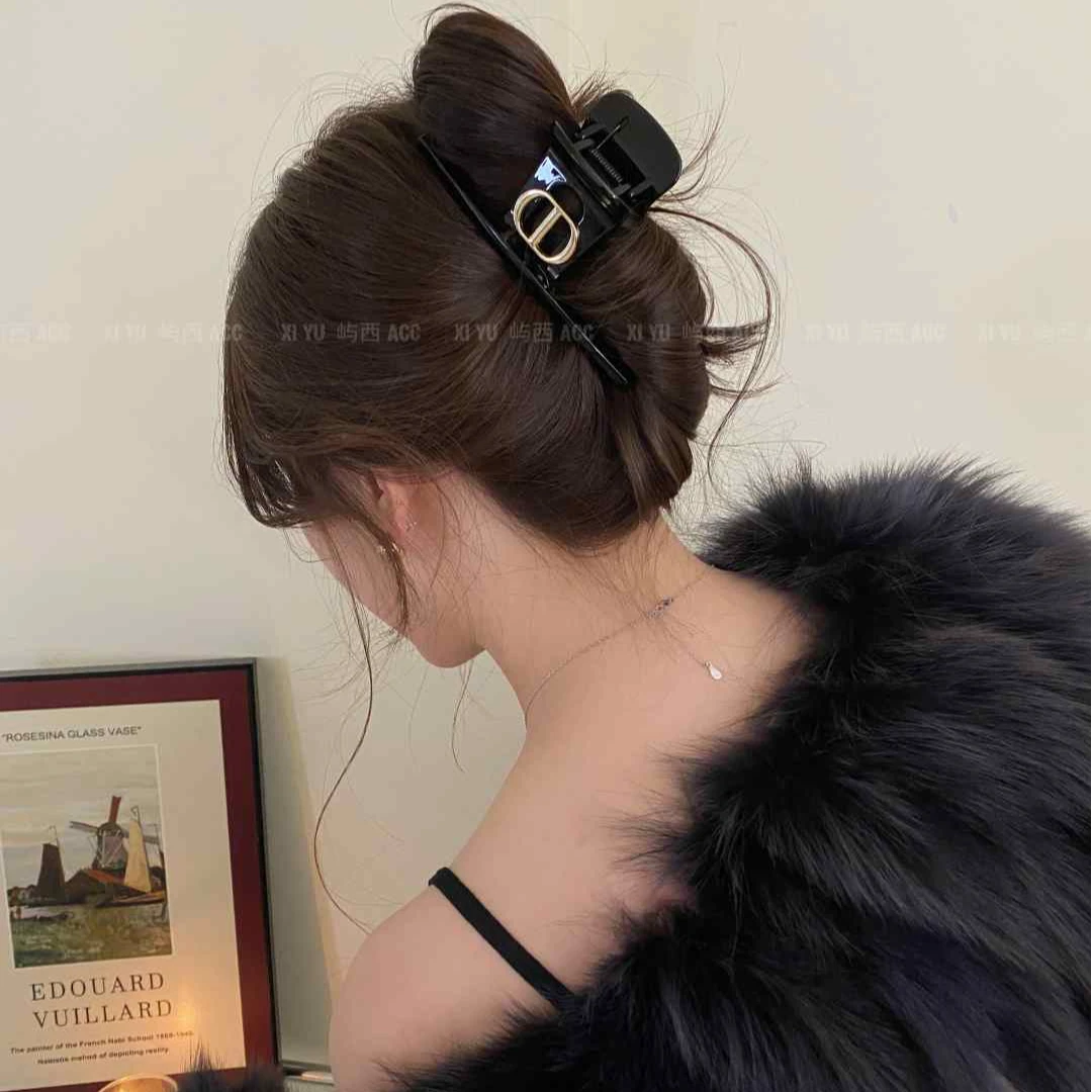 韩国轻奢金标字母抓夹女大号高级感鲨鱼夹复古百搭后脑勺秋冬发夹