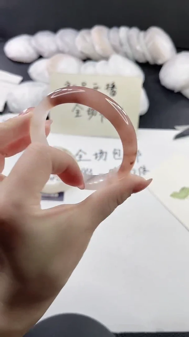 未镶嵌手镯石英质玉L142