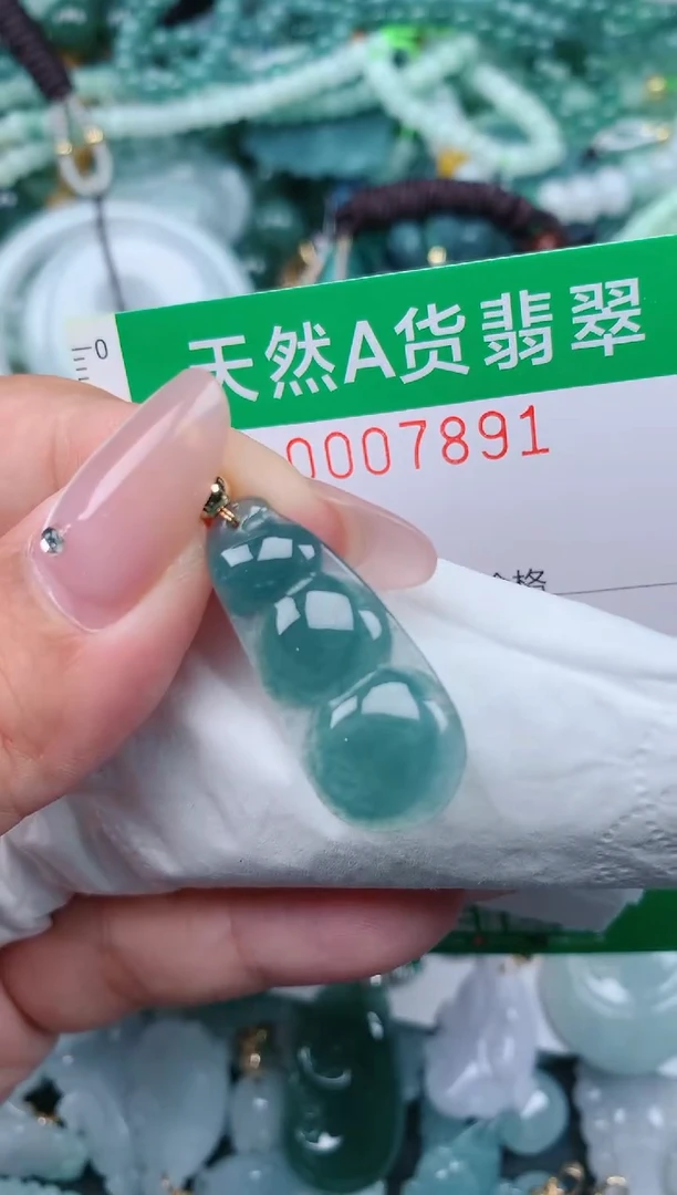 翡翠未镶嵌颈饰.0007891