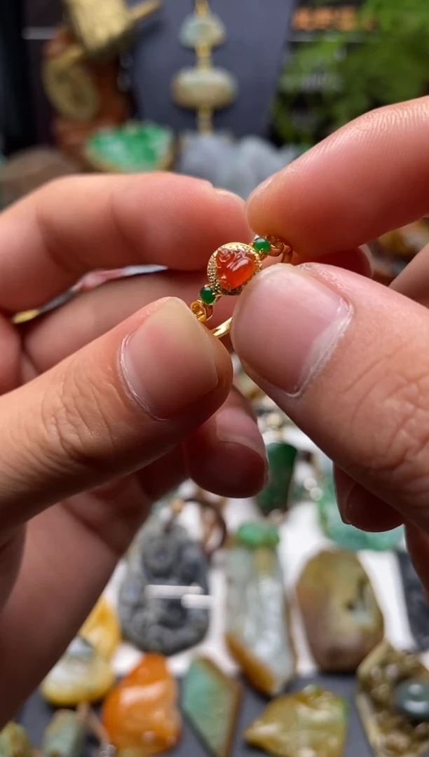 颈饰未镶嵌翡翠金镶小佛